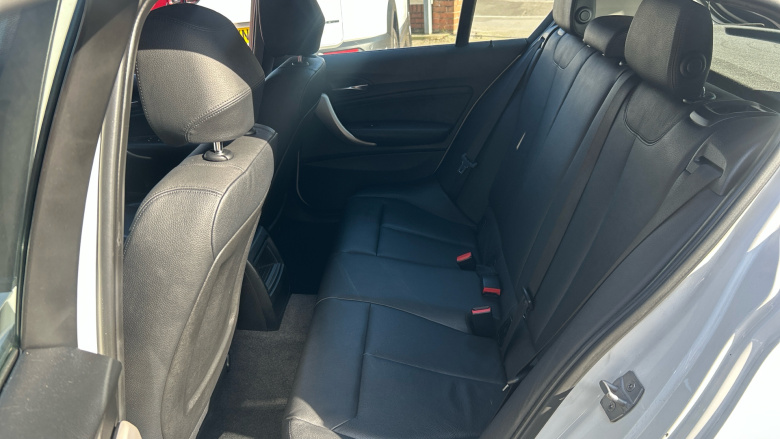 BMW 1 Series 116d EfficientDynamics Business 5dr Diesel Hatchback